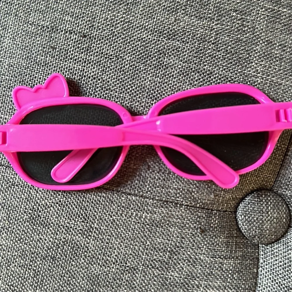 Little girl pink sunglasses